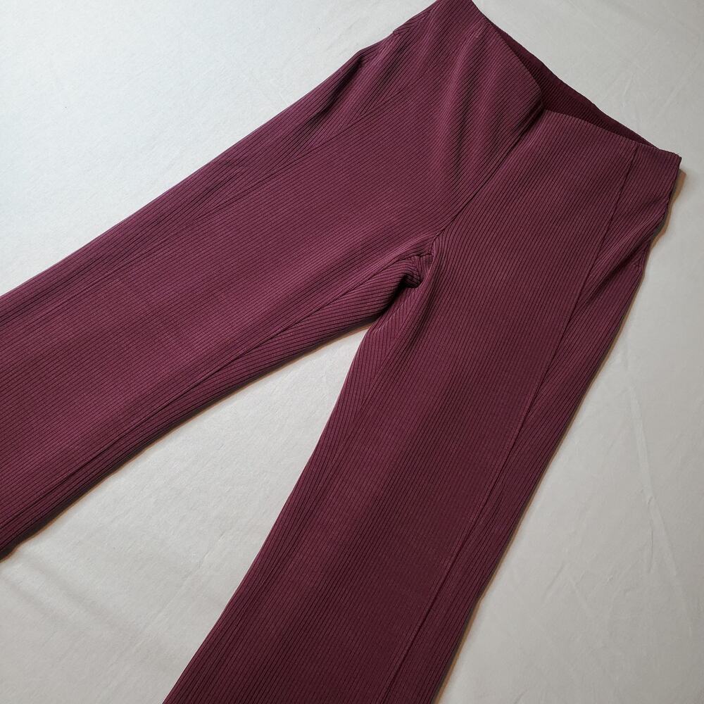 Lululemon Women's Size 8 Ribbed Softstreme Flared Pant Burgundy W5GVKS